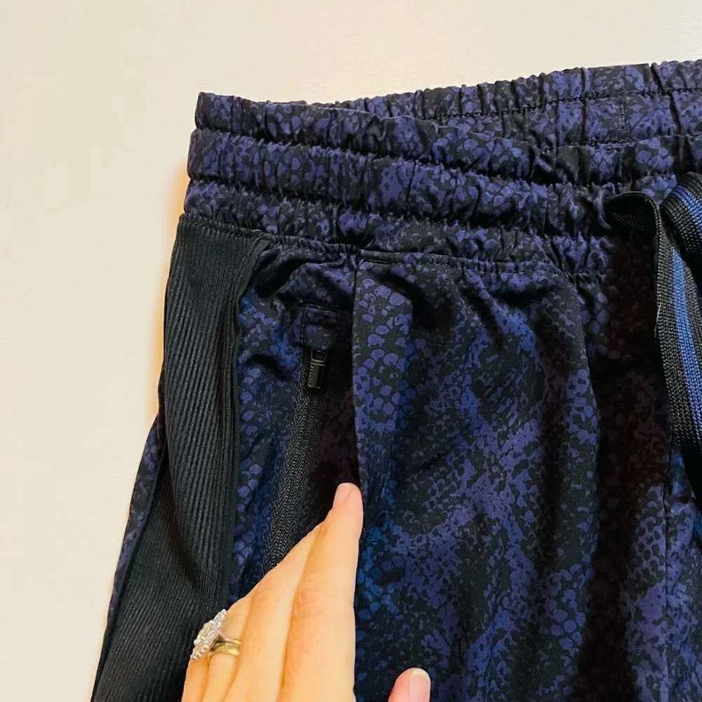 Athleta Brooklyn Jogger Pant Python Snake Printed Blue Black Tuxedo Athletic